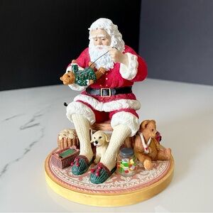 "Santa's Special Touch" Figurine by Pipka